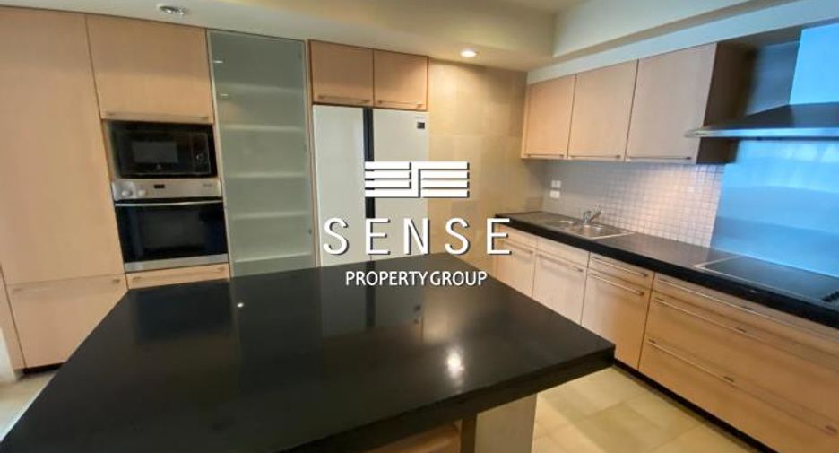 For rent 3 bedrooms condo in Pathum Wan, Bangkok