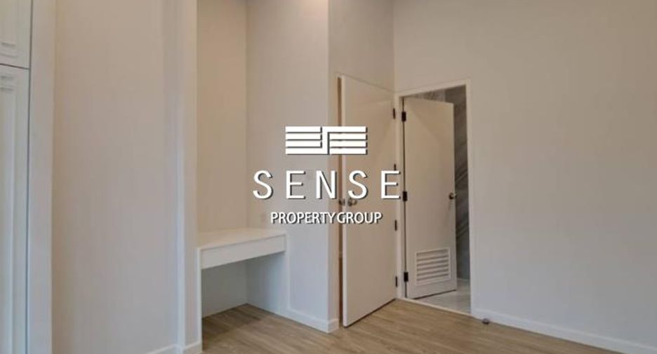 For rent 4 bedrooms house in Watthana, Bangkok