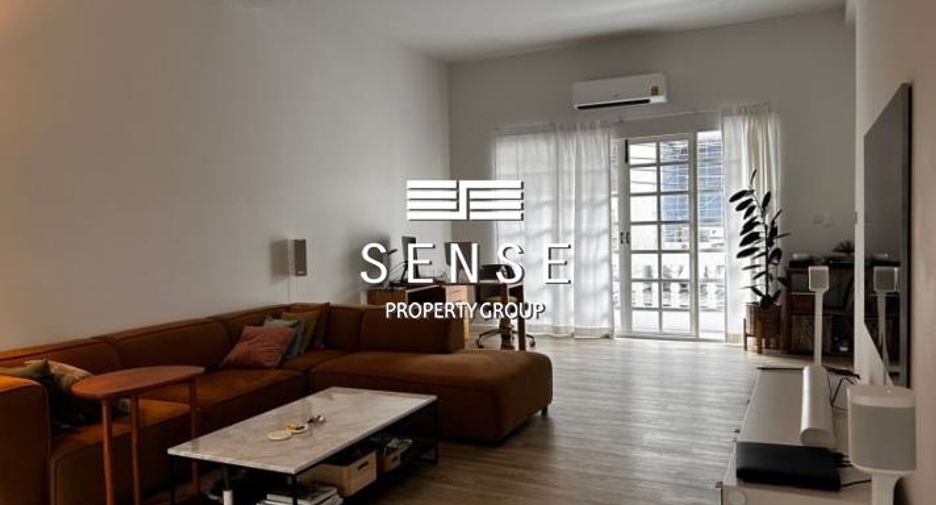 For rent 4 bedrooms house in Watthana, Bangkok