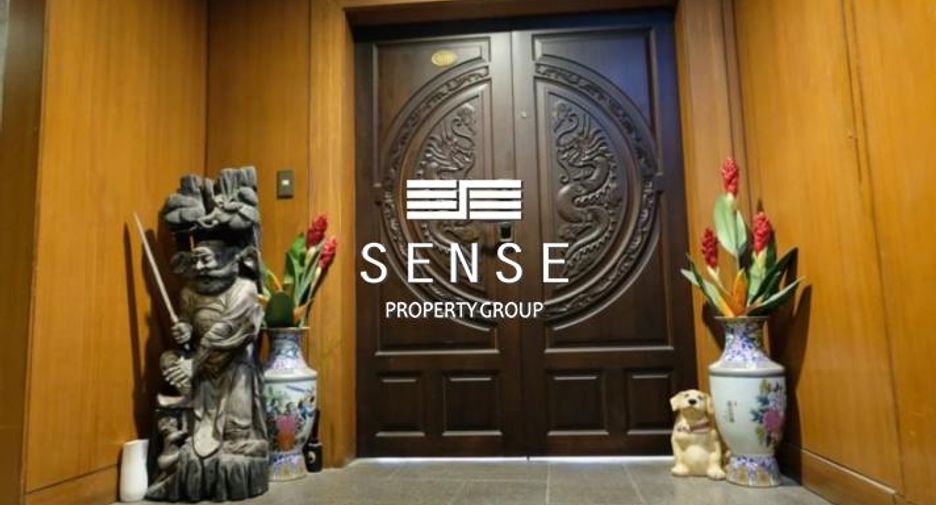 For sale 3 bedrooms condo in Khlong Toei, Bangkok