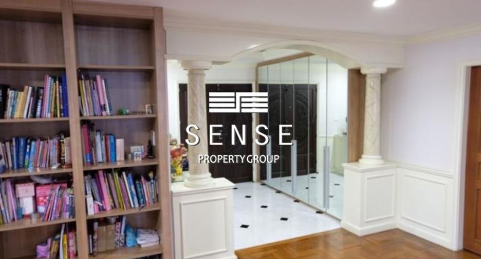 For sale 3 bedrooms condo in Khlong Toei, Bangkok