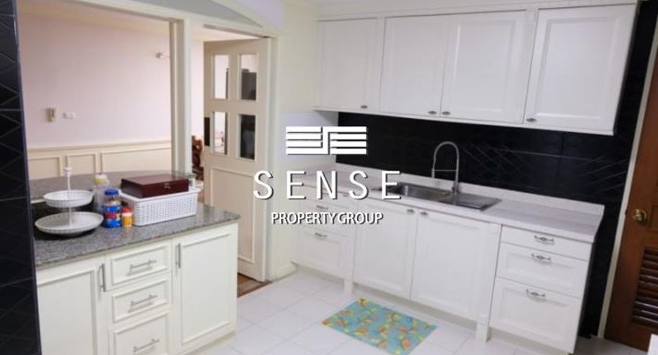 For sale 3 bedrooms condo in Khlong Toei, Bangkok