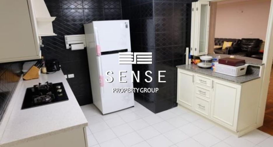 For sale 3 bedrooms condo in Khlong Toei, Bangkok