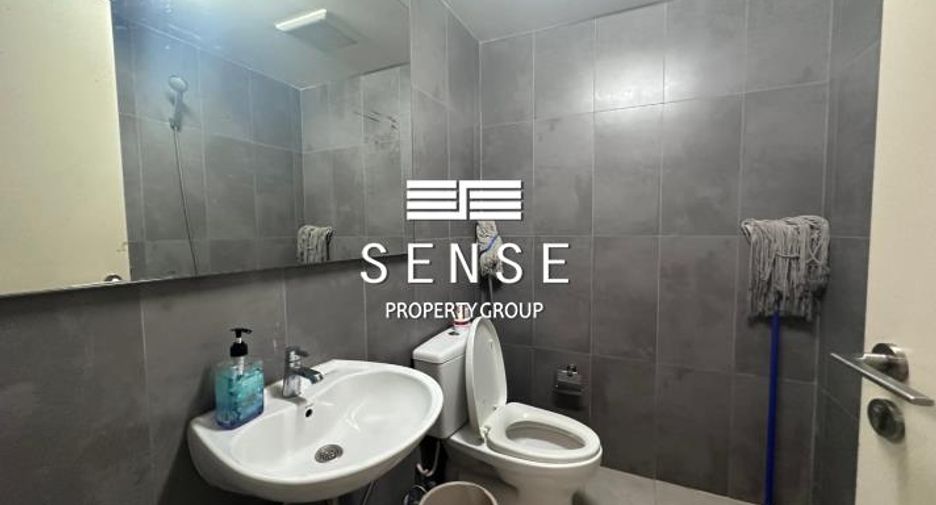 For sale 4 bedrooms townhouse in Watthana, Bangkok