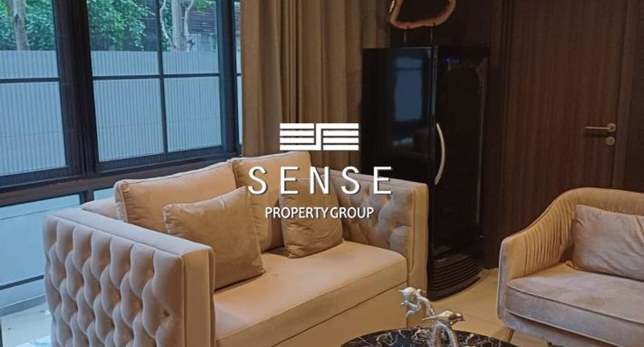 For sale 4 bedrooms townhouse in Watthana, Bangkok