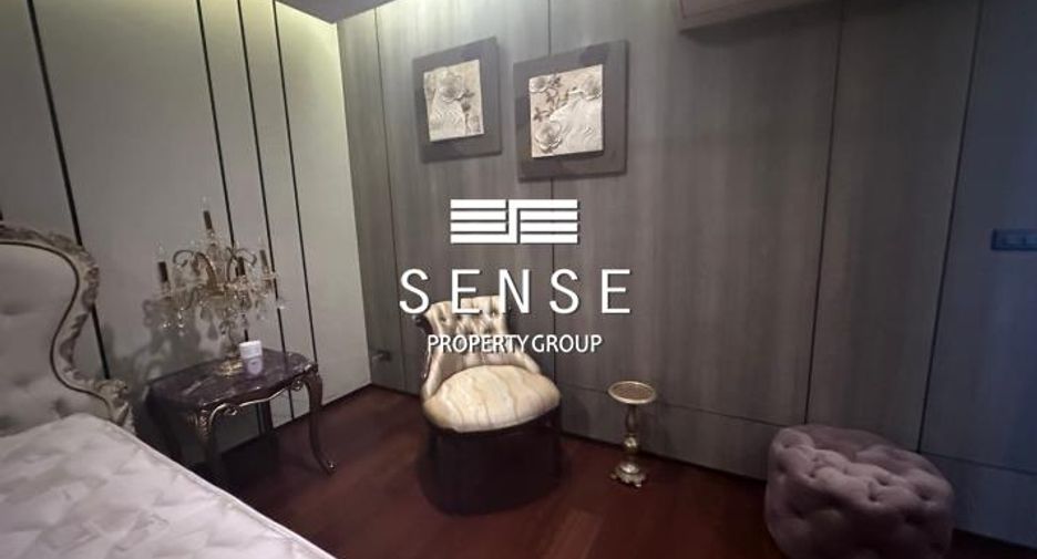 For sale 4 bedrooms townhouse in Watthana, Bangkok