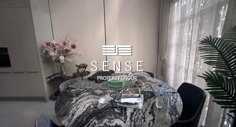For sale 4 bedrooms townhouse in Watthana, Bangkok