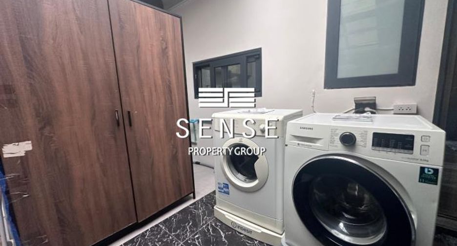 For sale 4 bedrooms townhouse in Watthana, Bangkok