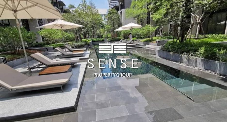 For sale 4 bedrooms townhouse in Watthana, Bangkok