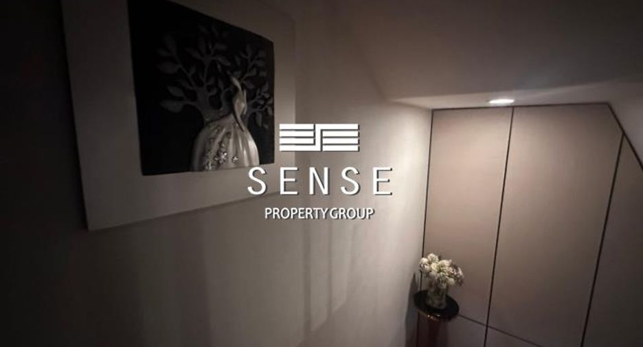For sale 4 bedrooms townhouse in Watthana, Bangkok