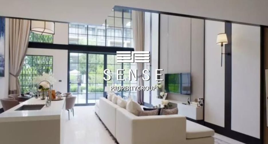 For sale 4 bedrooms townhouse in Watthana, Bangkok