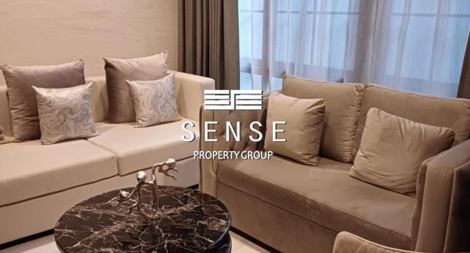 For sale 4 bedrooms townhouse in Watthana, Bangkok