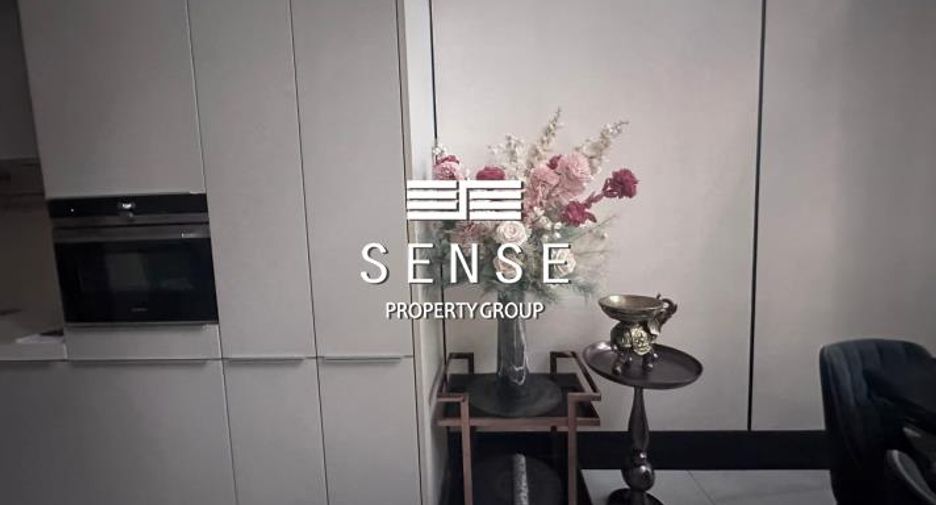 For sale 4 bedrooms townhouse in Watthana, Bangkok