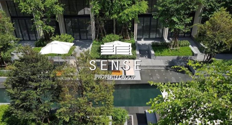 For sale 4 bedrooms townhouse in Watthana, Bangkok
