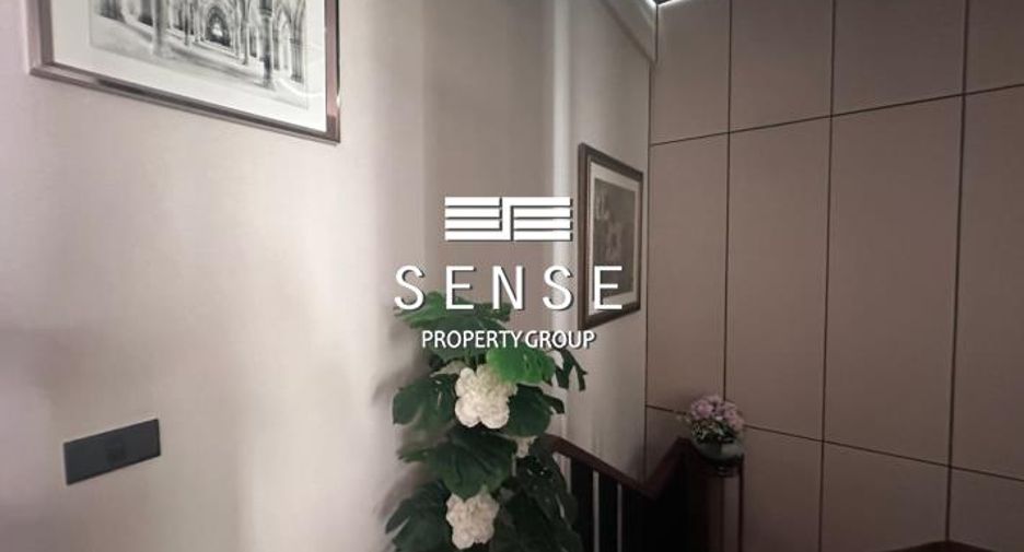 For sale 4 bedrooms townhouse in Watthana, Bangkok