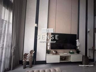 For sale 4 bedrooms townhouse in Watthana, Bangkok