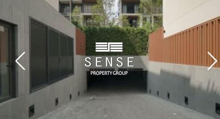 For sale 4 bedrooms townhouse in Watthana, Bangkok