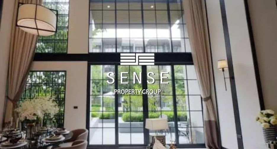 For sale 4 bedrooms townhouse in Watthana, Bangkok