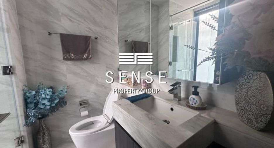 For sale 4 bedrooms townhouse in Watthana, Bangkok