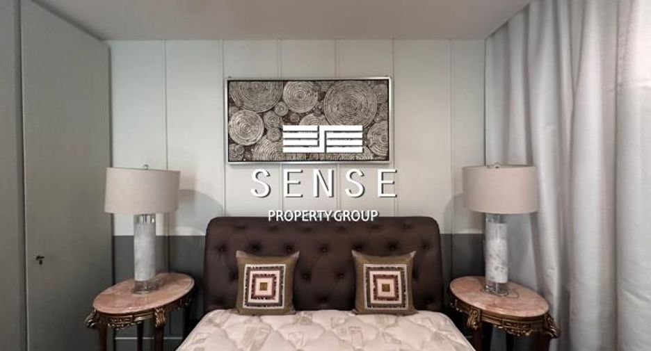 For sale 4 bedrooms townhouse in Watthana, Bangkok