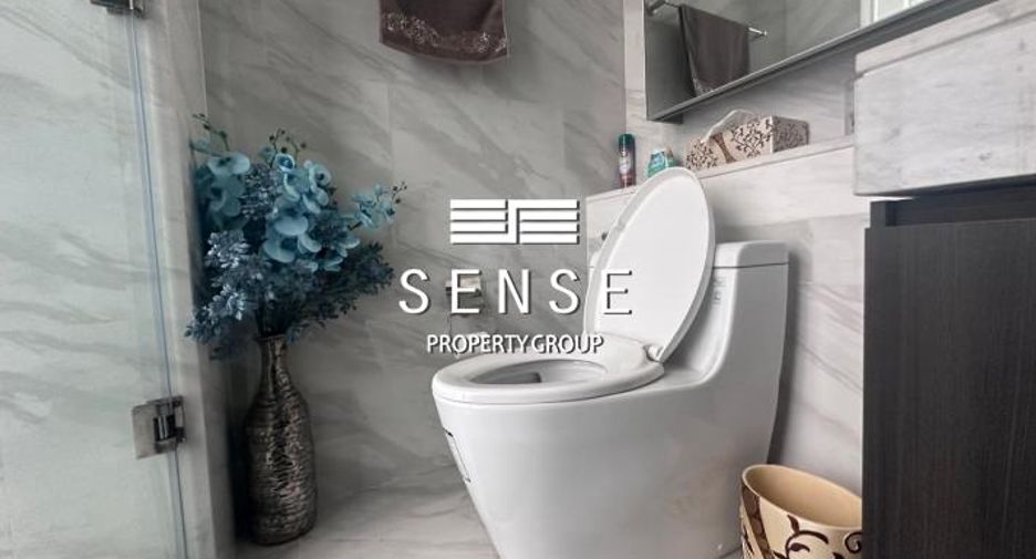 For sale 4 bedrooms townhouse in Watthana, Bangkok