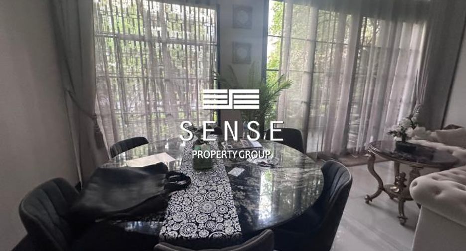 For sale 4 bedrooms townhouse in Watthana, Bangkok