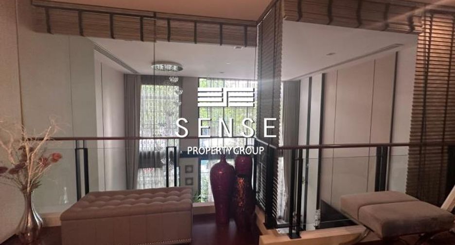 For sale 4 bedrooms townhouse in Watthana, Bangkok