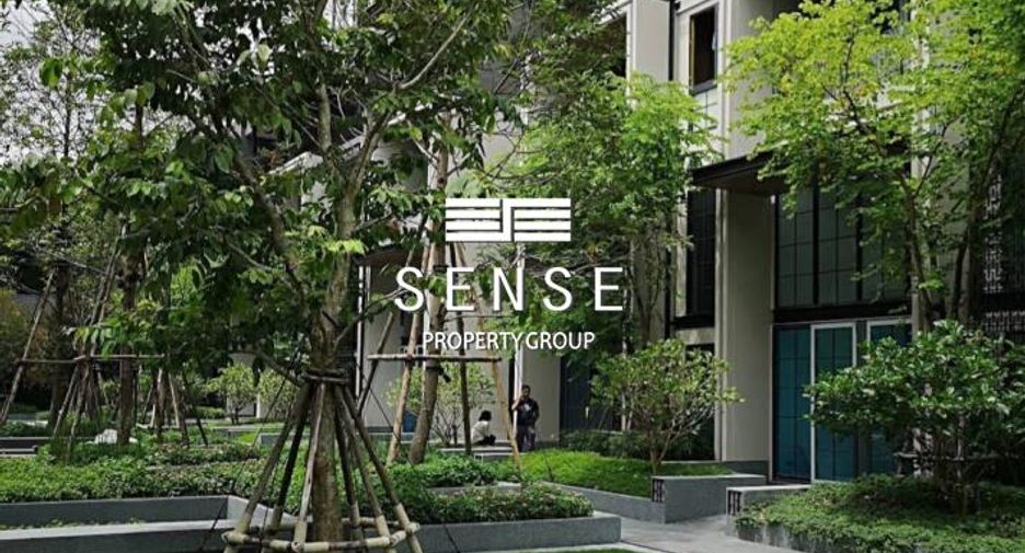 For sale 4 bedrooms townhouse in Watthana, Bangkok