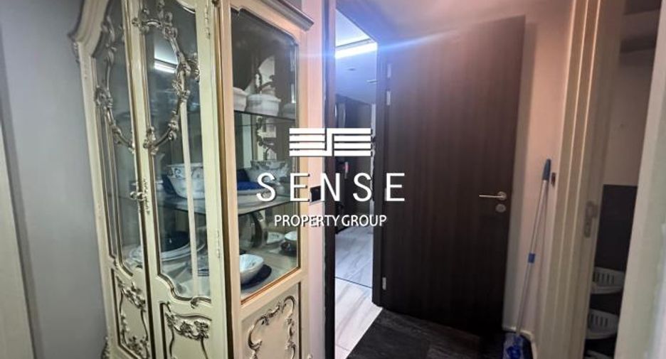 For sale 4 bedrooms townhouse in Watthana, Bangkok