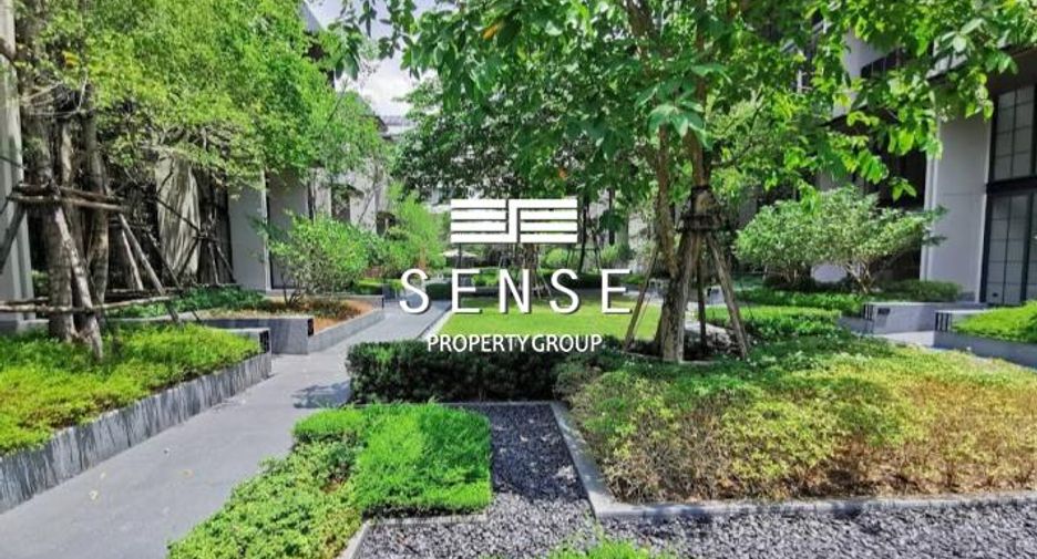 For sale 4 bedrooms townhouse in Watthana, Bangkok