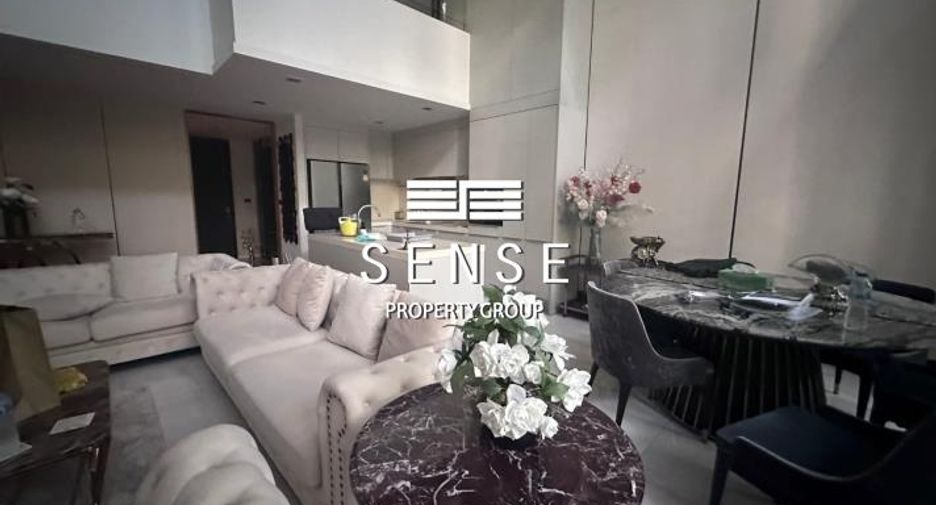 For sale 4 bedrooms townhouse in Watthana, Bangkok