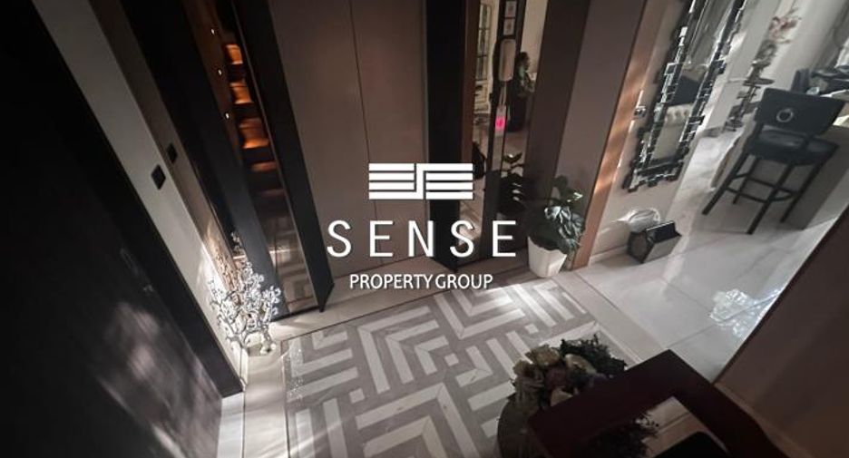 For sale 4 bedrooms townhouse in Watthana, Bangkok
