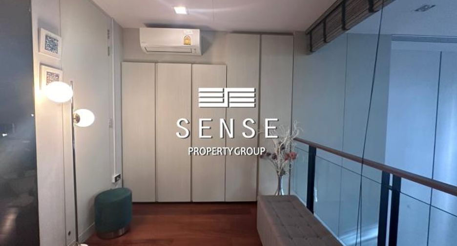 For sale 4 bedrooms townhouse in Watthana, Bangkok