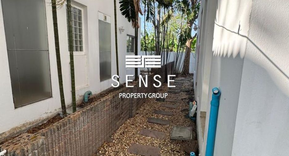 For sale 4 bedrooms house in Mueang Nonthaburi, Nonthaburi