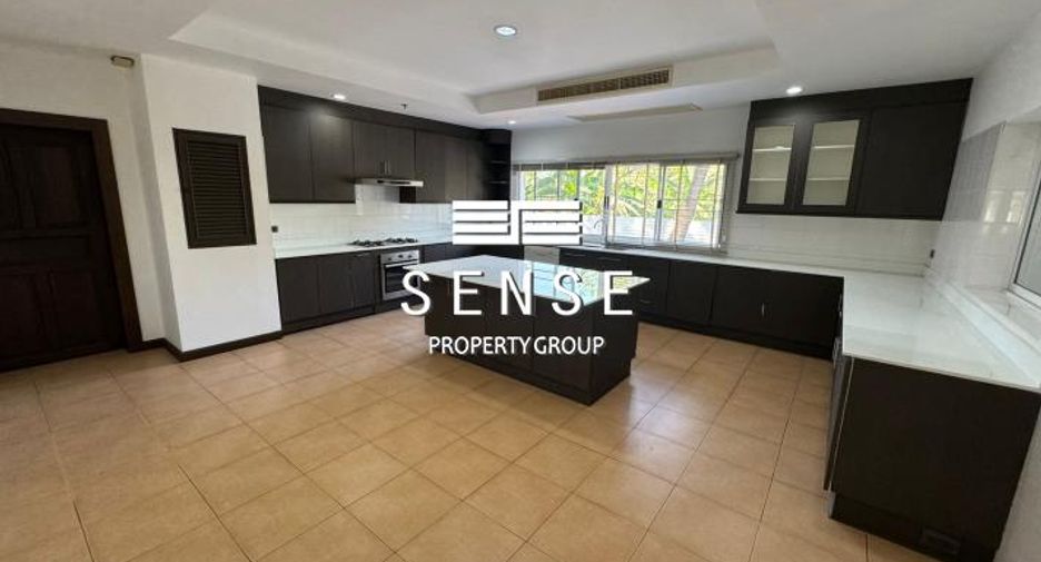 For sale 4 bedrooms house in Mueang Nonthaburi, Nonthaburi