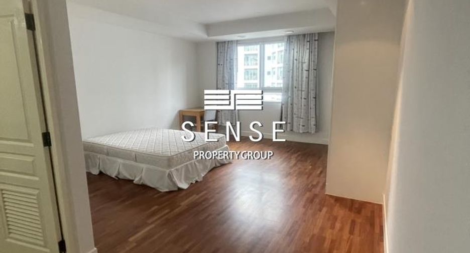 For rent 3 bedrooms condo in Khlong Toei, Bangkok