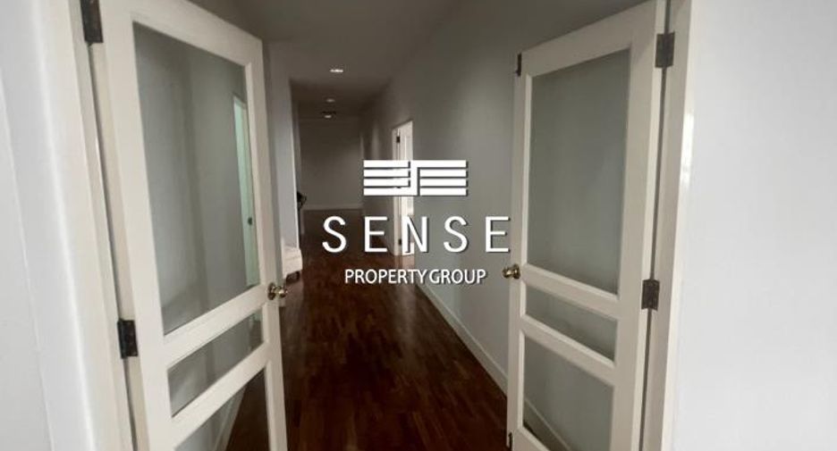 For rent 3 bedrooms condo in Khlong Toei, Bangkok