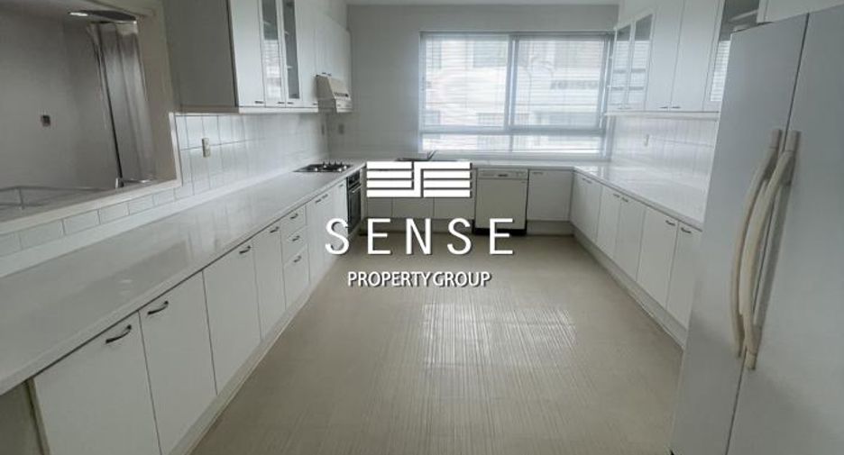 For rent 3 bedrooms condo in Khlong Toei, Bangkok
