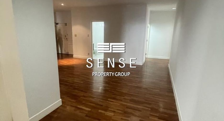 For rent 3 bedrooms condo in Khlong Toei, Bangkok