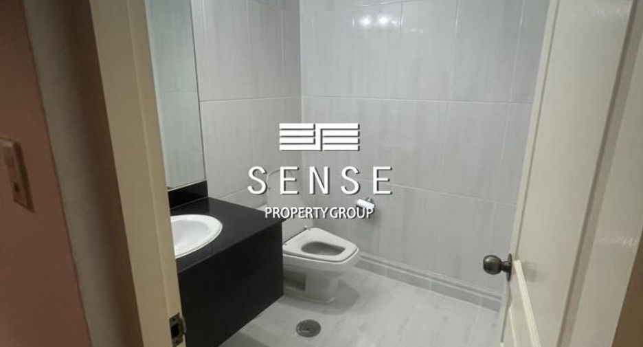 For rent 3 bedrooms condo in Khlong Toei, Bangkok