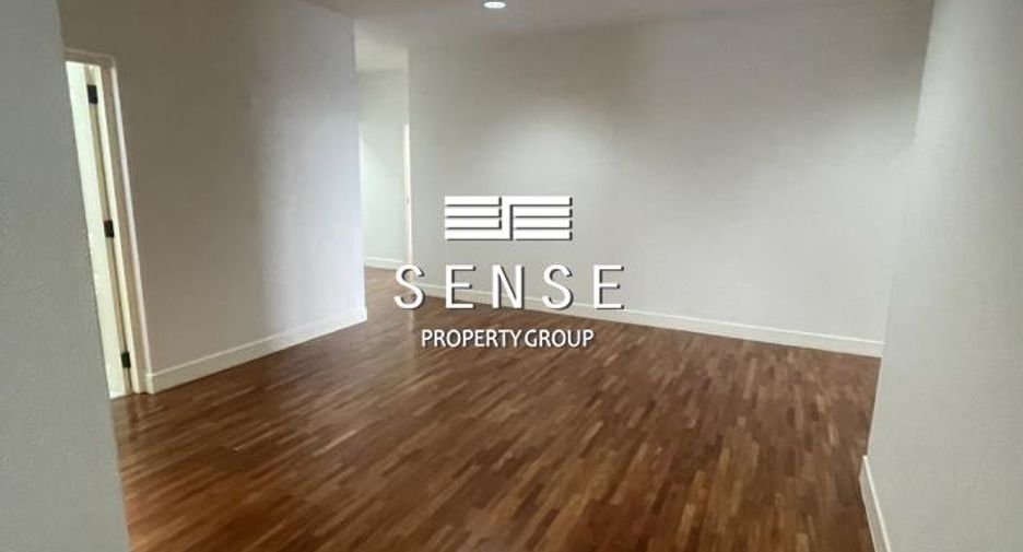 For rent 3 bedrooms condo in Khlong Toei, Bangkok