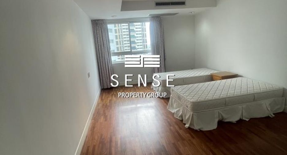 For rent 3 bedrooms condo in Khlong Toei, Bangkok