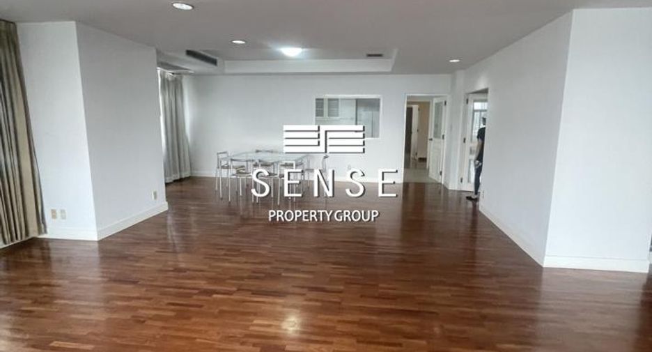 For rent 3 bedrooms condo in Khlong Toei, Bangkok