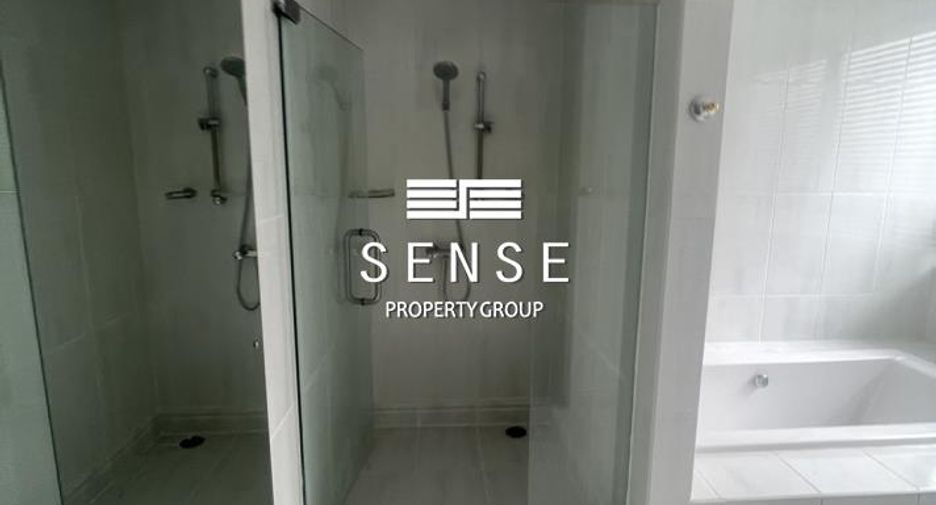 For rent 3 bedrooms condo in Khlong Toei, Bangkok