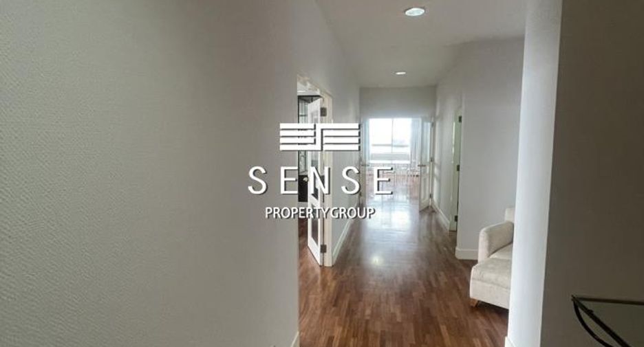 For rent 3 bedrooms condo in Khlong Toei, Bangkok