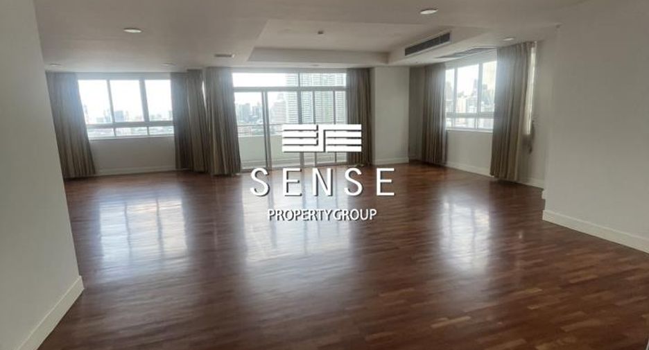 For rent 3 bedrooms condo in Khlong Toei, Bangkok
