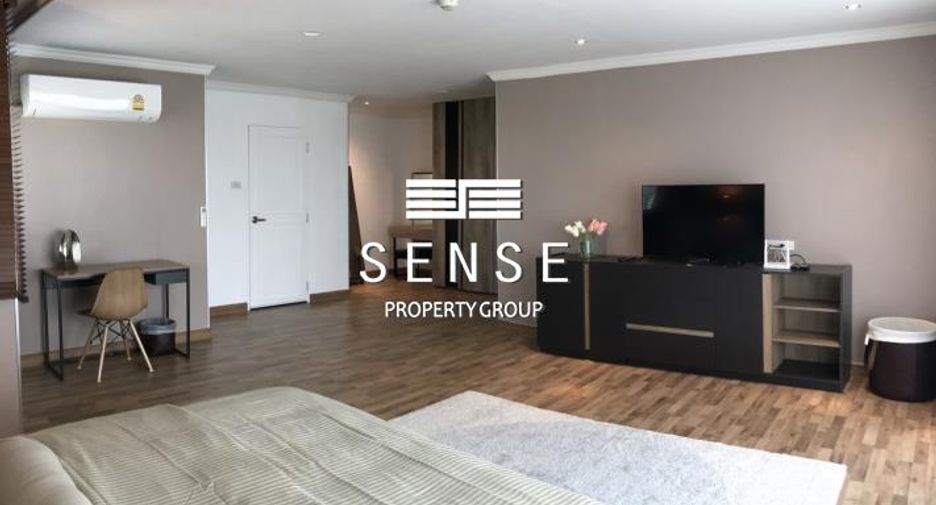 For rent 3 bedrooms condo in Khlong Toei, Bangkok