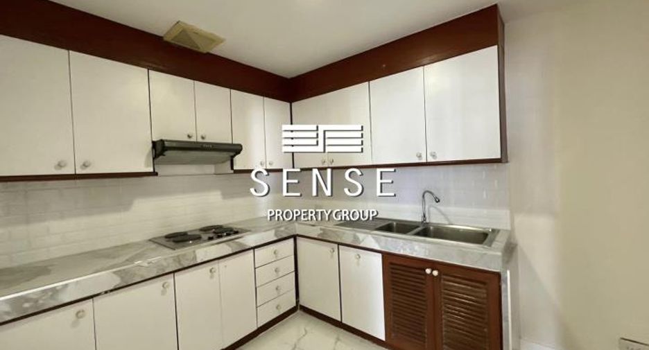 For rent 4 bedrooms condo in Watthana, Bangkok