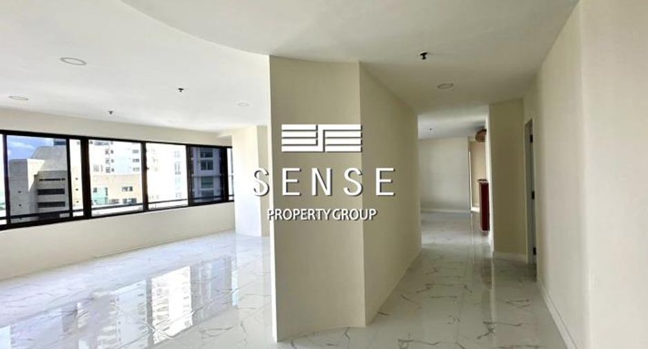 For rent 4 bedrooms condo in Watthana, Bangkok
