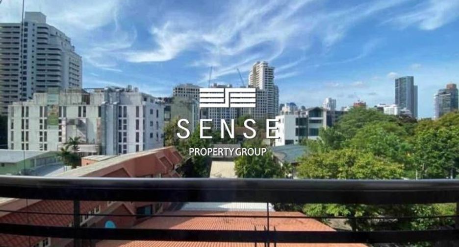 For rent 3 bedrooms townhouse in Watthana, Bangkok